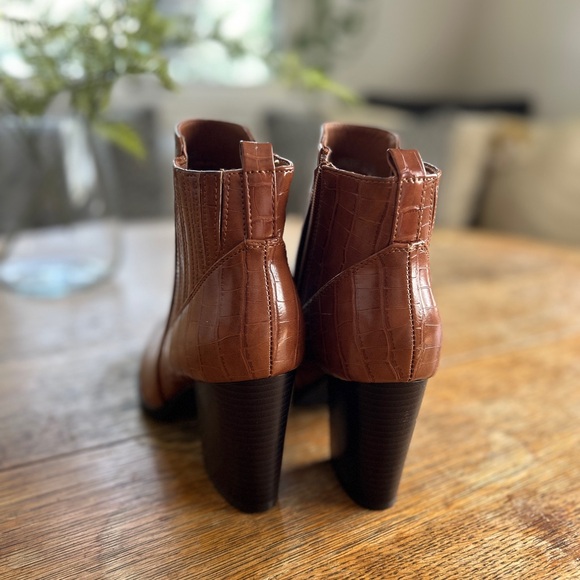 NWOT Faux Leather Pointed Bootie - 8 - Picture 4 of 4